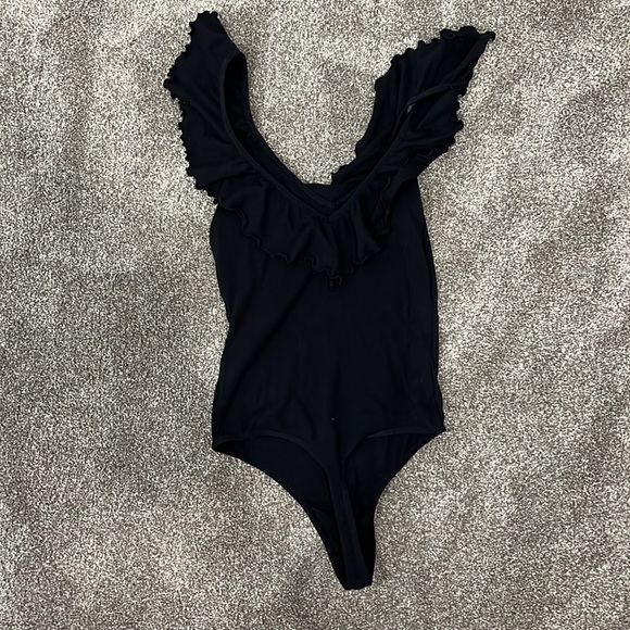 Black Wilfred small top from aritzia - Picture 2 of 3